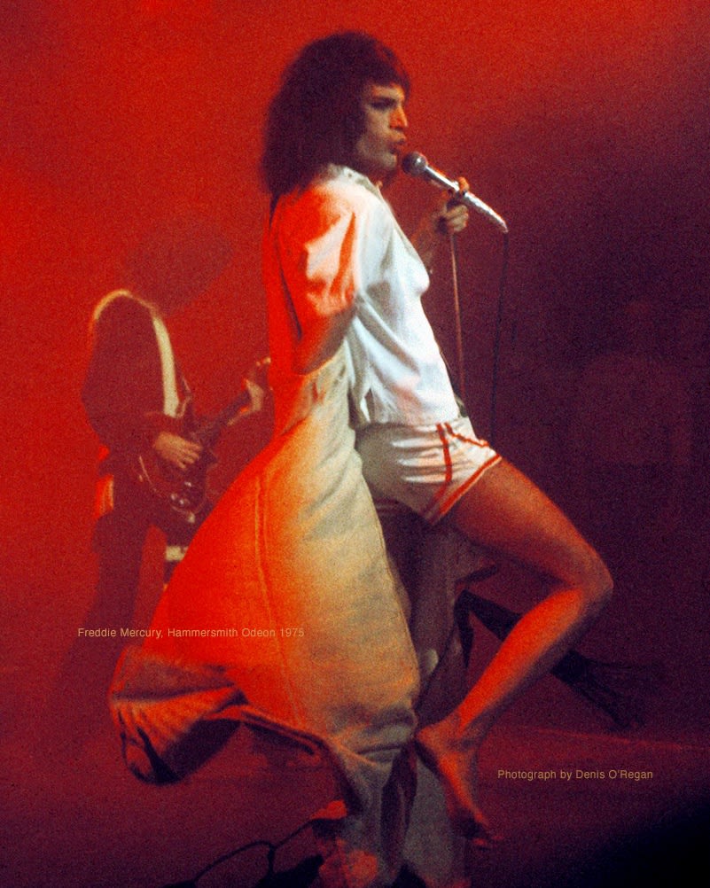QUEEN, Freddie Mercury Hammersmith, 1975