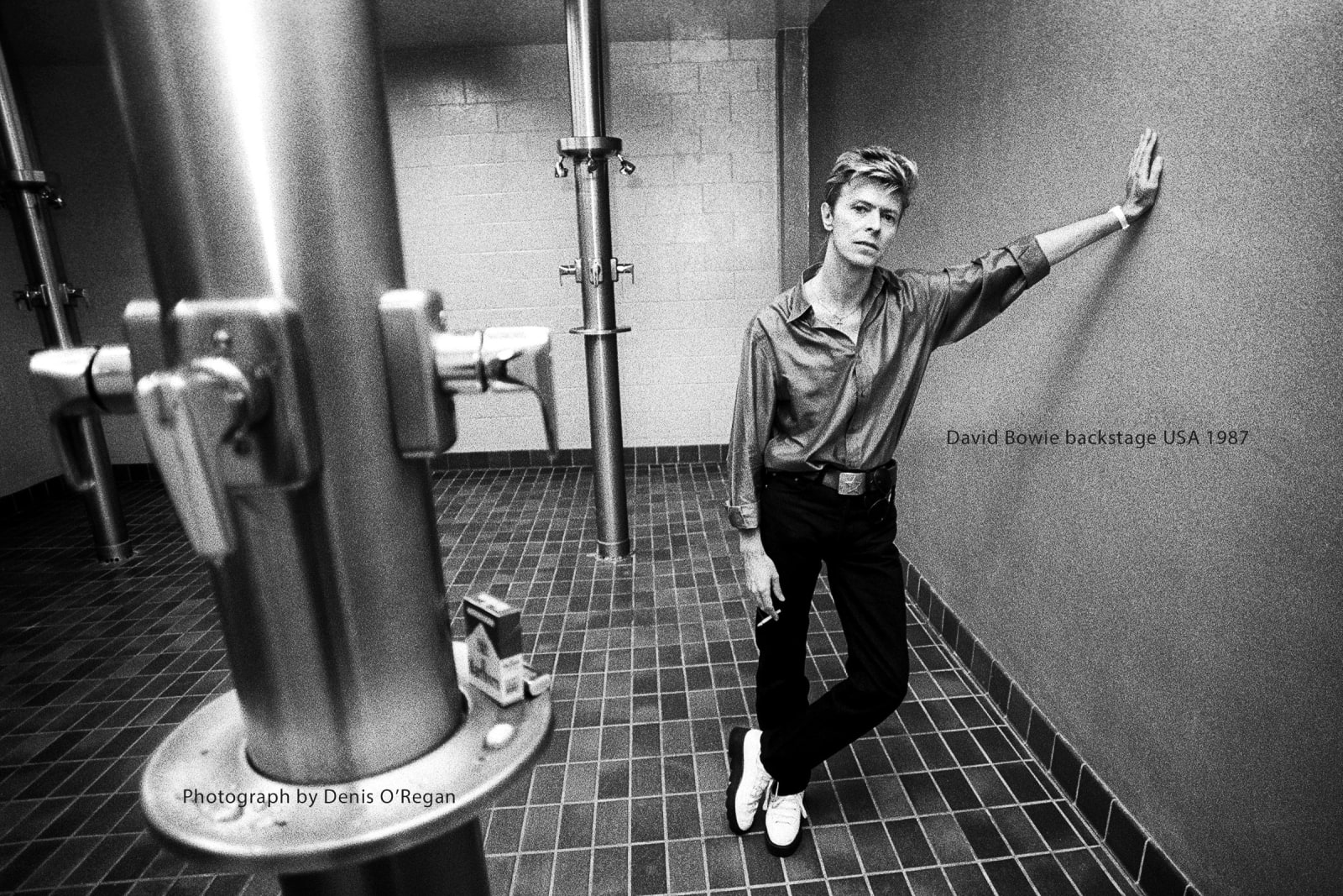 DAVID BOWIE, David Bowie Backstage Shower, 1987