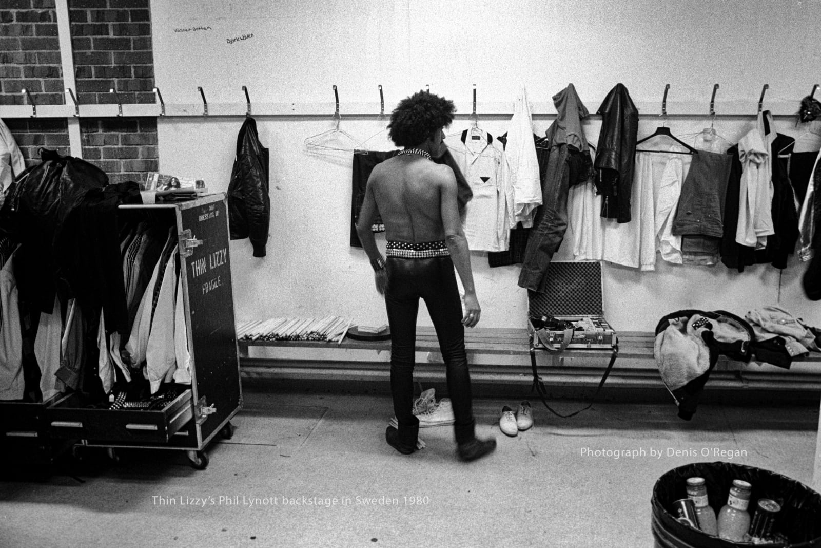THIN LIZZY, Philip Lynott backstage Sweden, 1981