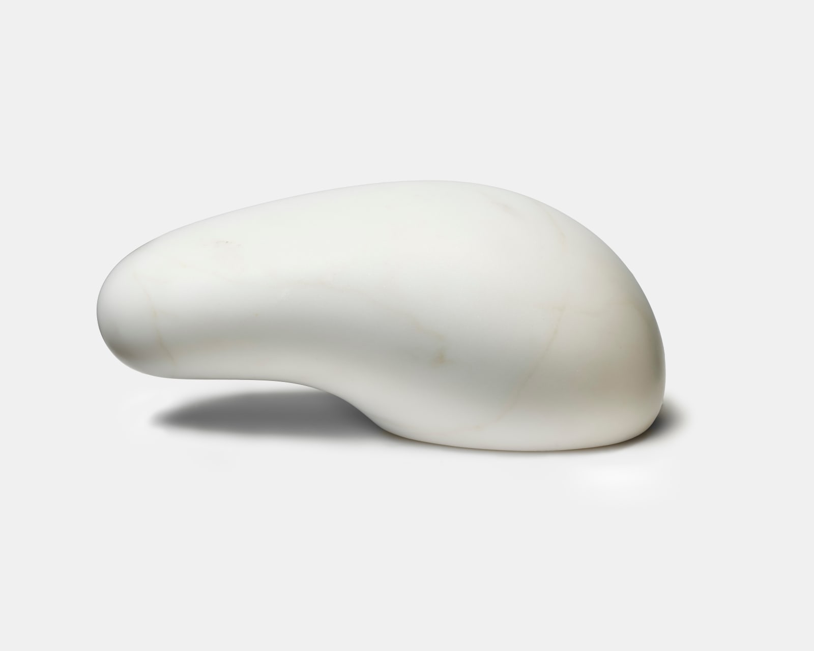 Ishinki - 意心帰 | Kan Yasuda | white marble sculpture | Japanese fine art + craft | Ippodo Gallery Tokyo New york