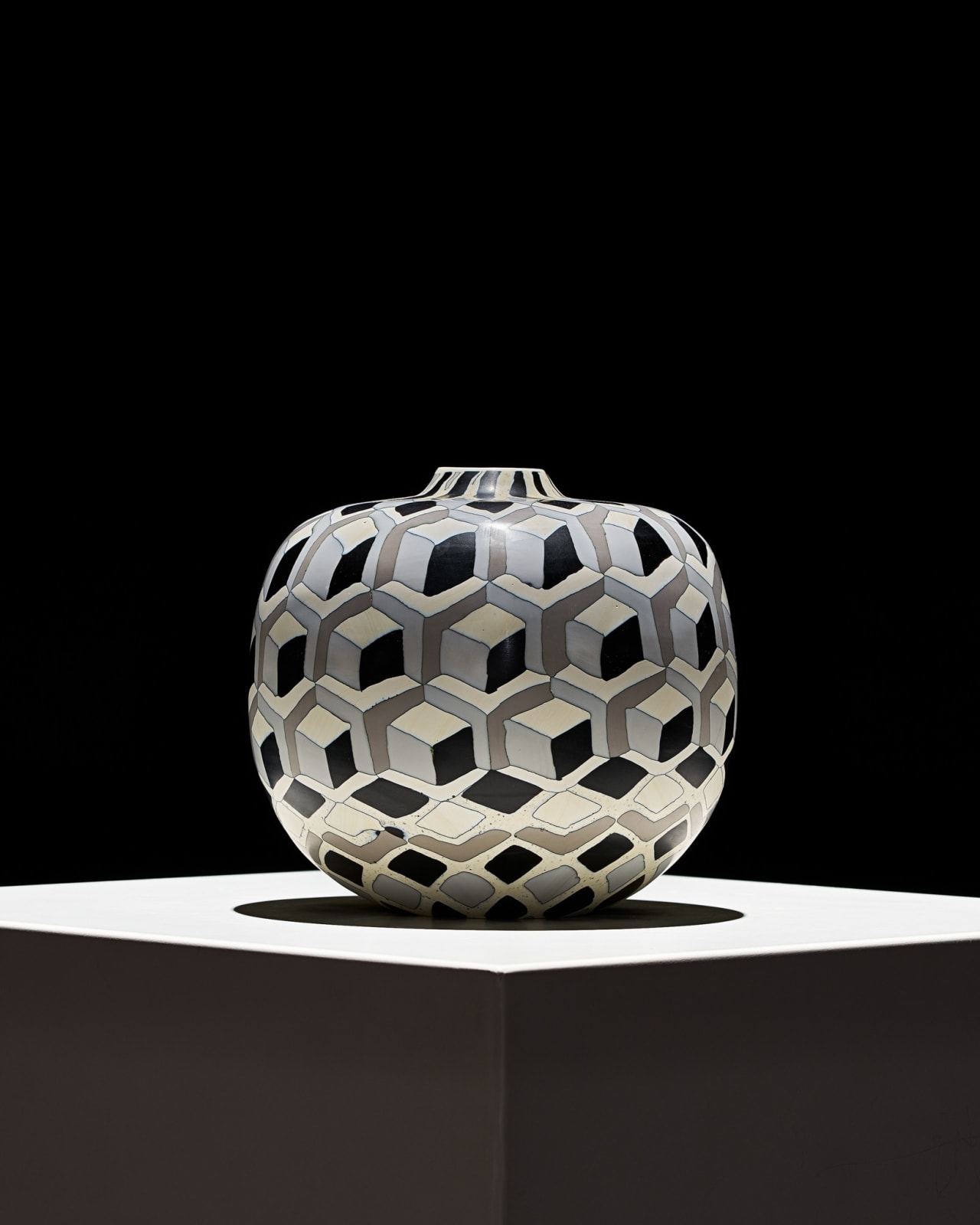 Massimo Micheluzzi, Mosaico Intarsio Vase, 2022