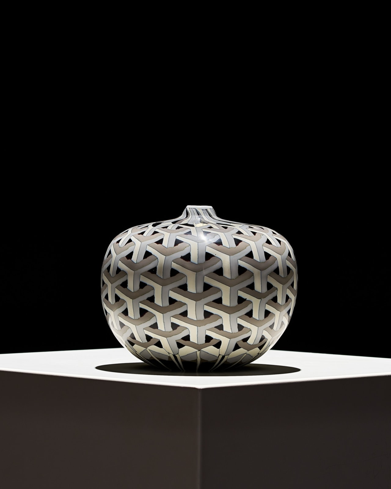 Massimo Micheluzzi, Mosaico Intarsio Vase (small intertwined), 2021