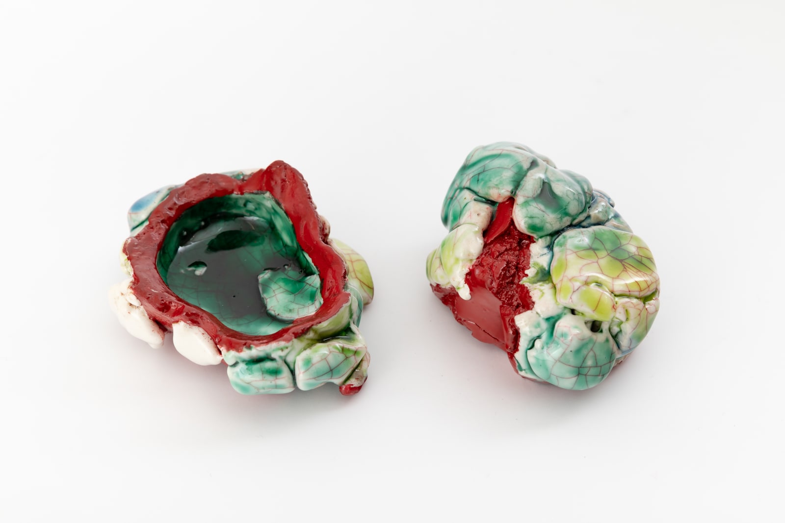 Kodai Ujiie, Oribe Lacquer Incense Container 織部漆朱塗香合, 2024