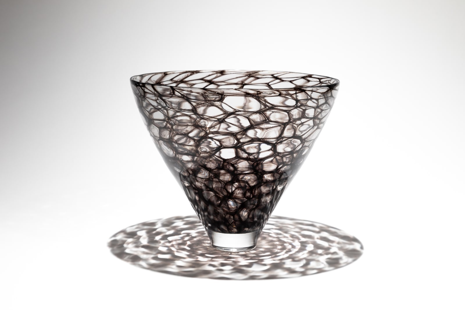 Kota Arinaga, Sumi-Black Netz 墨(鉢型), 2024