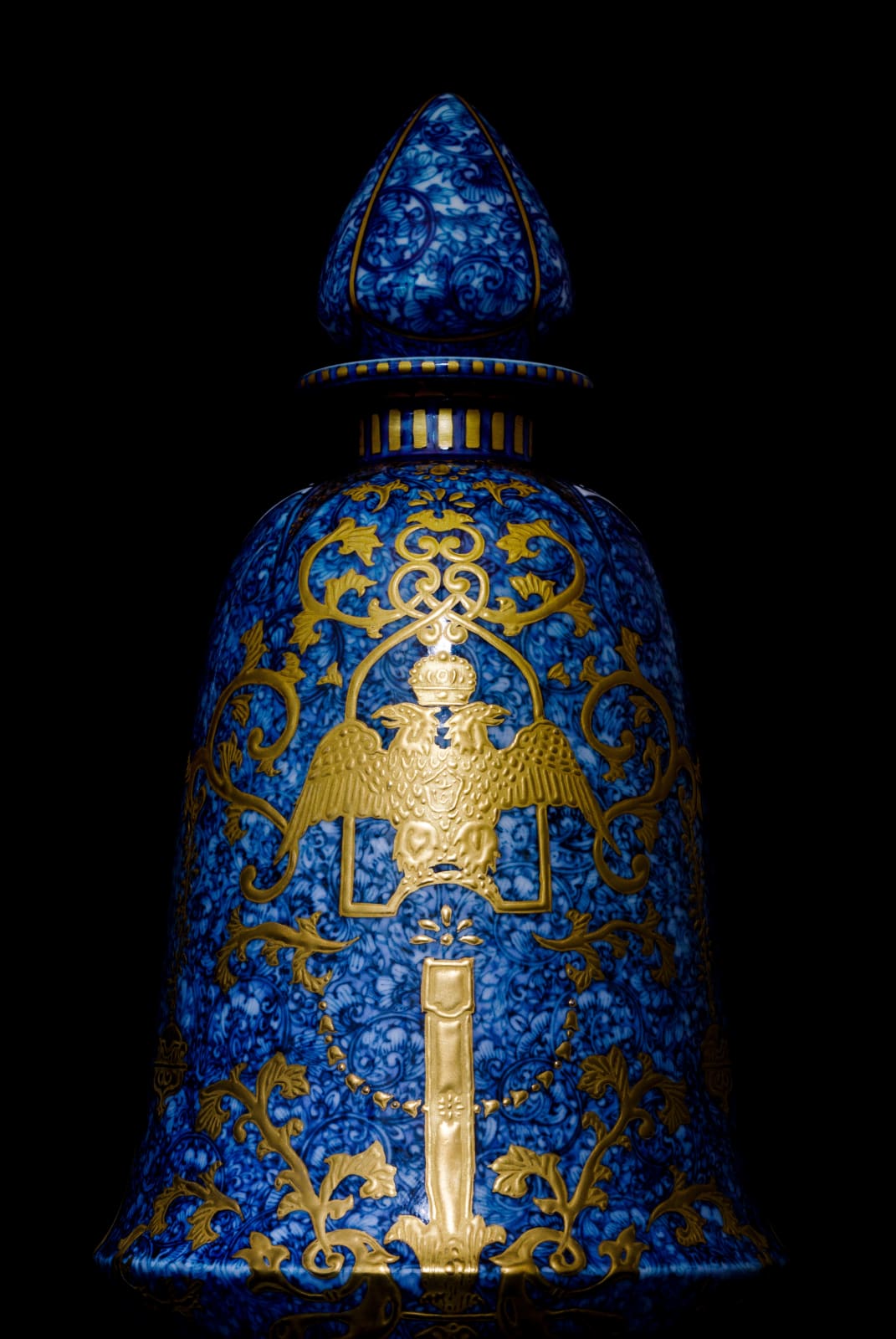 Yuki Hayama, Perfume Bottle: Imperial Gift of an Iznik Blue
