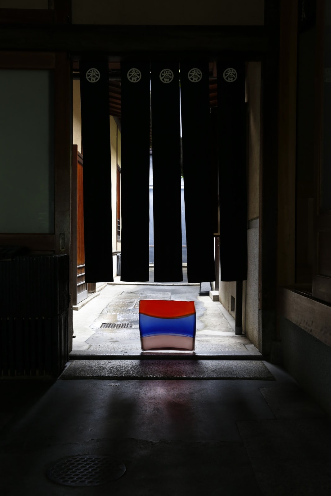 Laura de Santillana, Flag 2002 (orange/blue), 2002