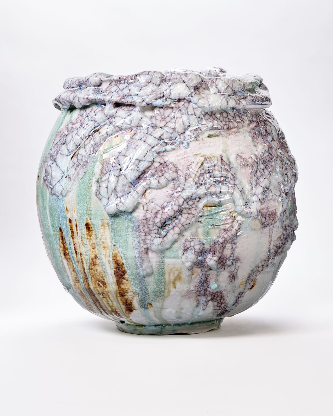 Kodai Ujiie, White Porcelain and Lacquer Large Jar - 漆貫入彩白磁大壺, 2023
