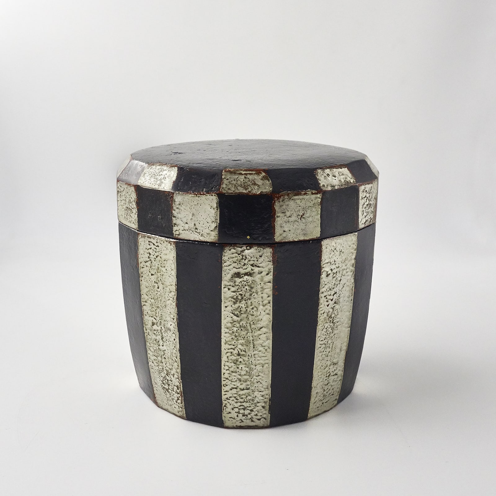 Tohru Matsuzaki, Ridged Round Box, 2018