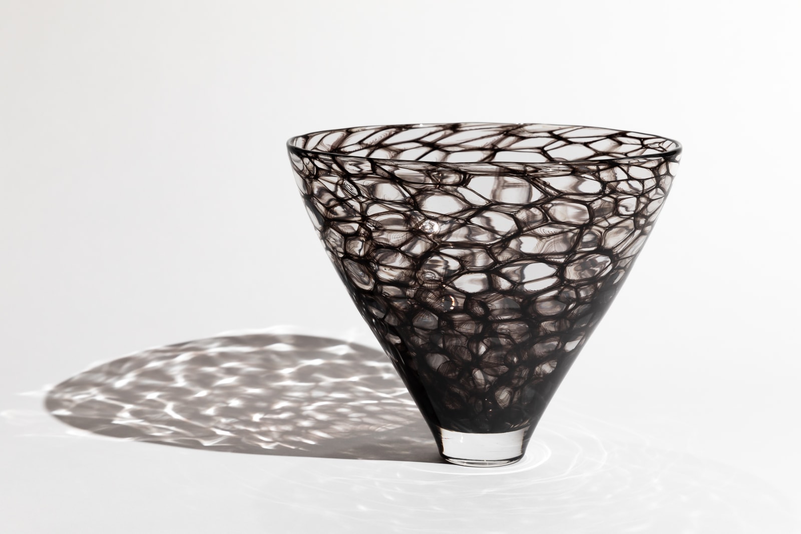 Kota Arinaga, Sumi-Black Netz 墨(鉢型), 2024