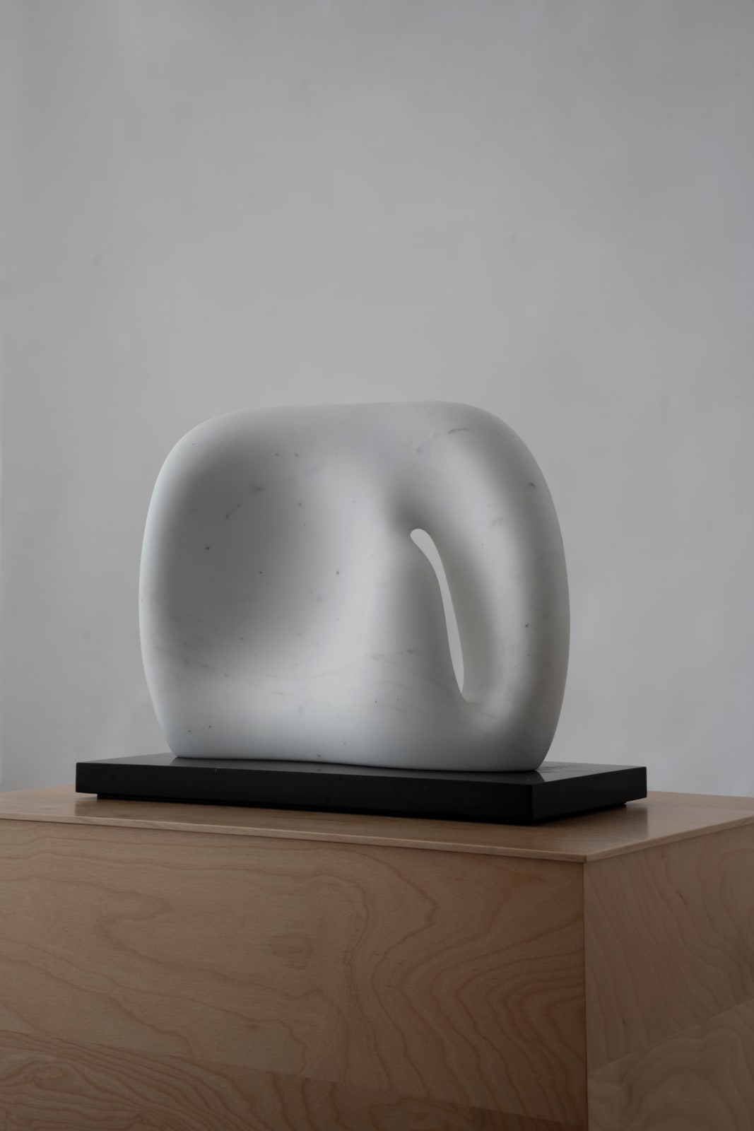 KAZE 風 | Kan Yasuda | white marble sculpture | Japanese fine art + craft | Ippodo Gallery Tokyo New york