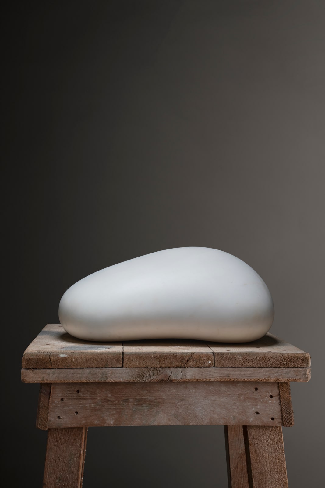 Ishinki - 意心帰 | Kan Yasuda | white marble sculpture | Japanese fine art + craft | Ippodo Gallery Tokyo New york