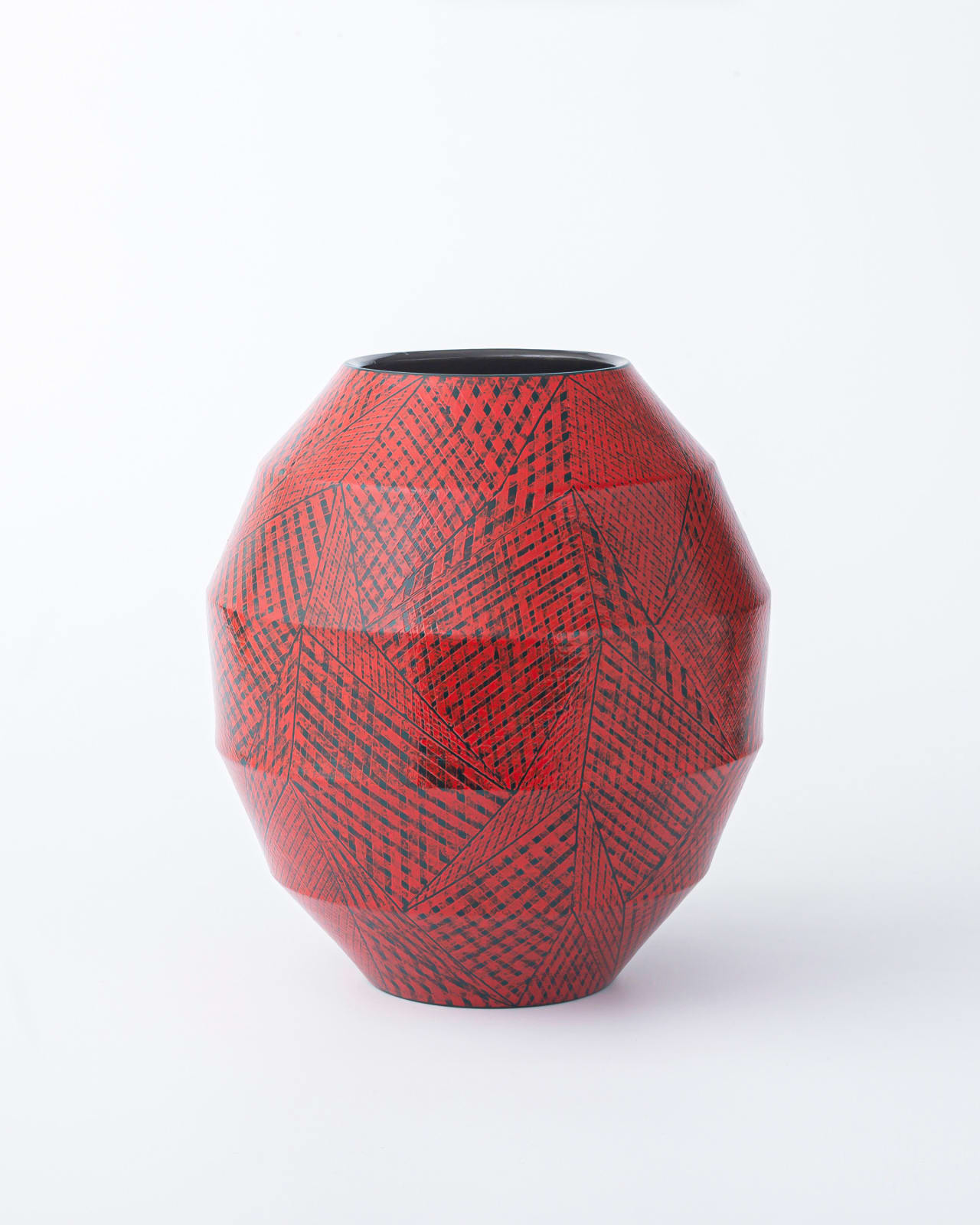 Masahiro Maeda | Overglaze Enamel Flower Vase 色絵洋彩花入 | 2024 | Ceramic | Ippodo Gallery