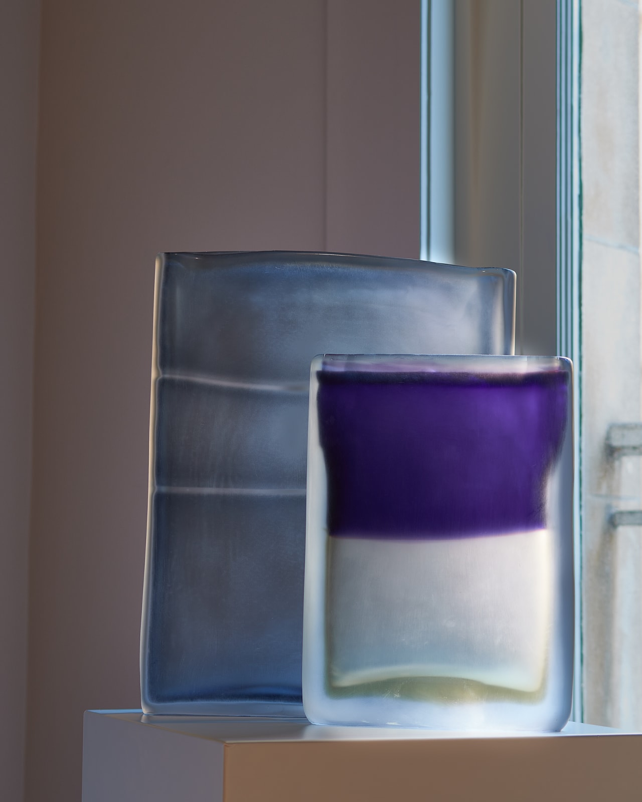 Laura de Santillana, Tokyo-ga 2011 (violet /white), 2011