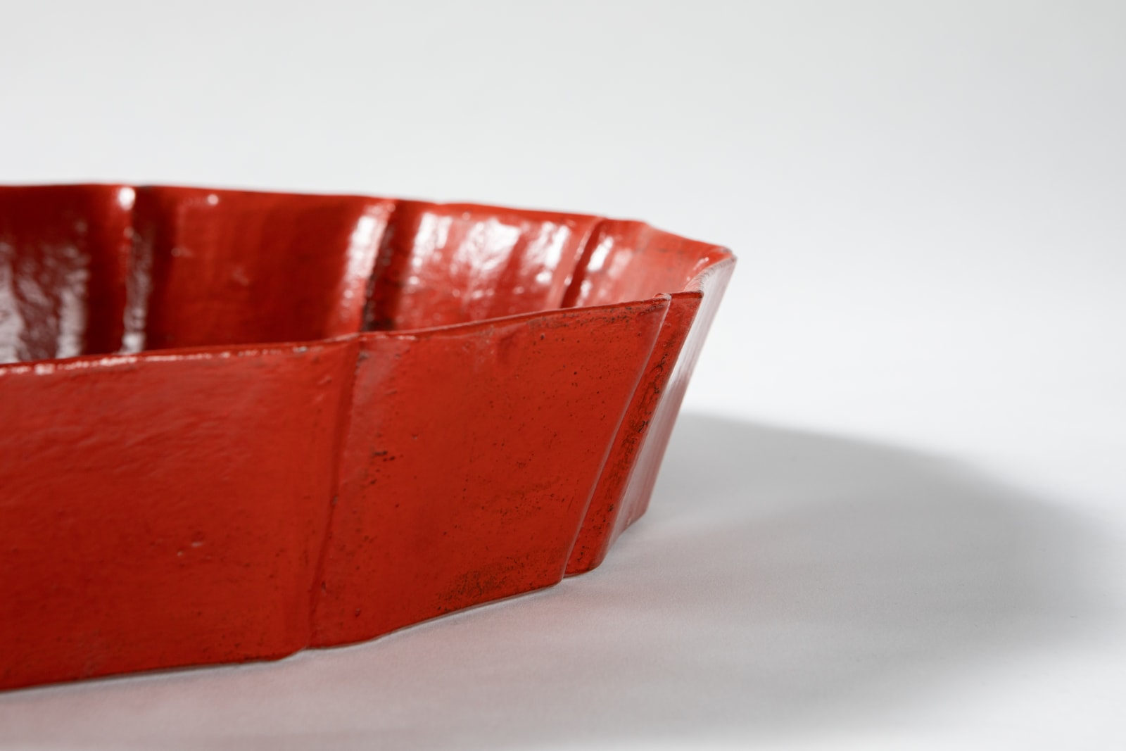 Tohru Matsuzaki, 朱漆輪花盛器, 2018