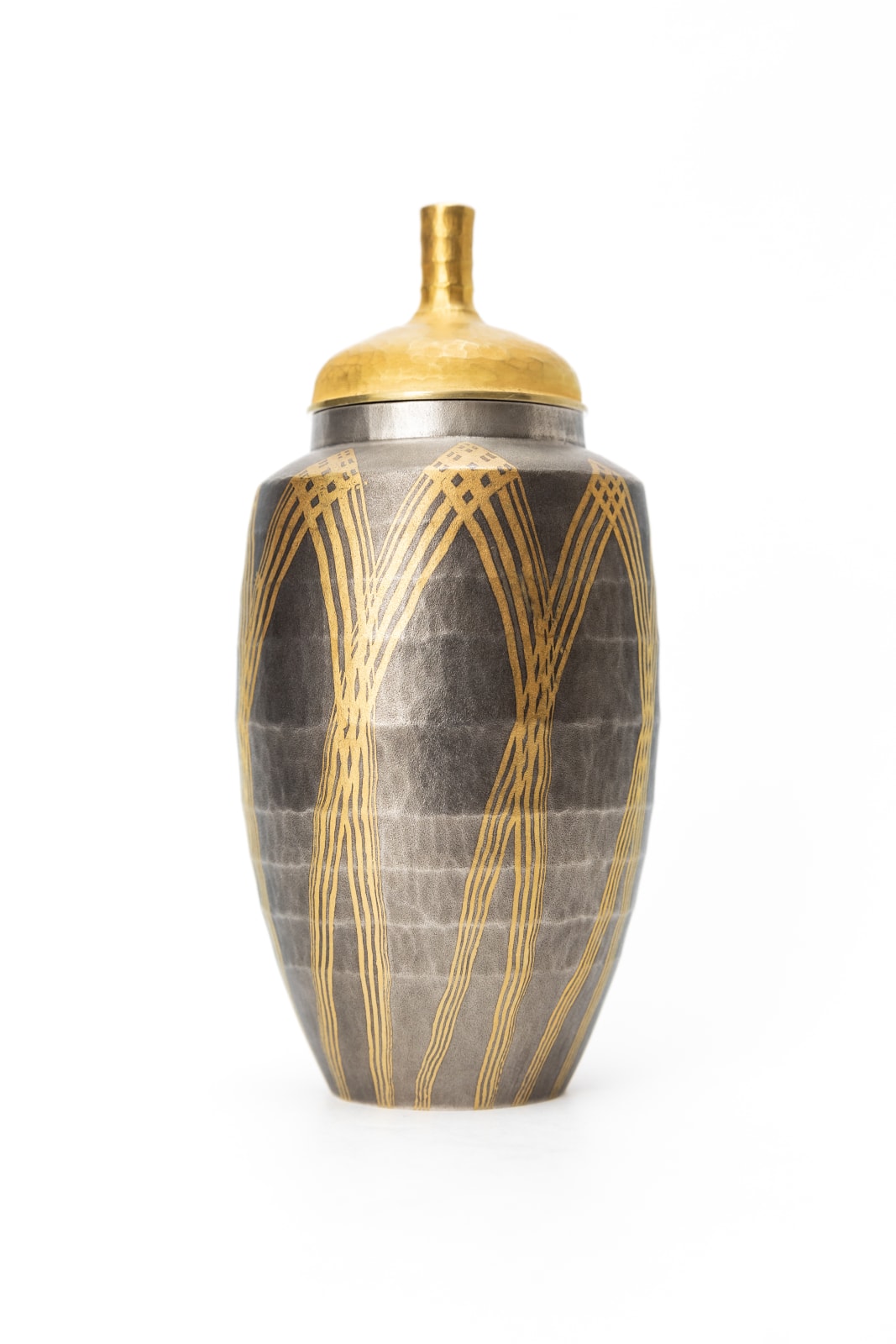 Hirotomi Maeda, Lidded Gold and Silver Vessel 金と銀の器, 2022