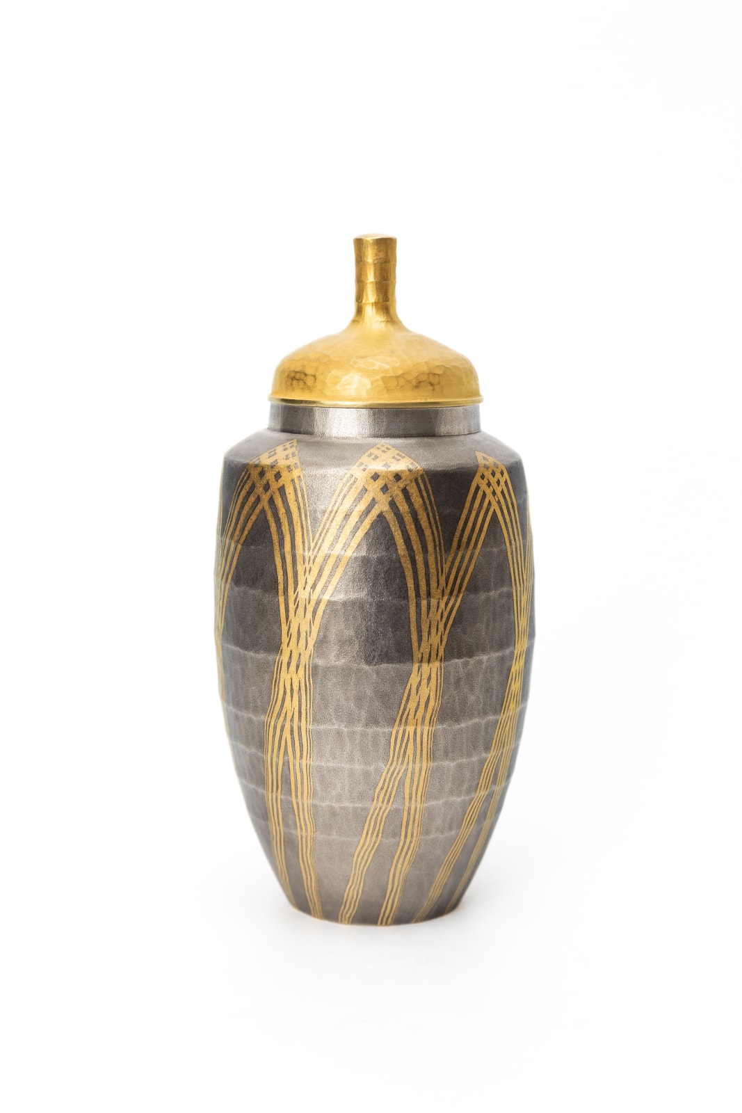 Hirotomi Maeda, Lidded Gold and Silver Vessel 金と銀の器, 2022