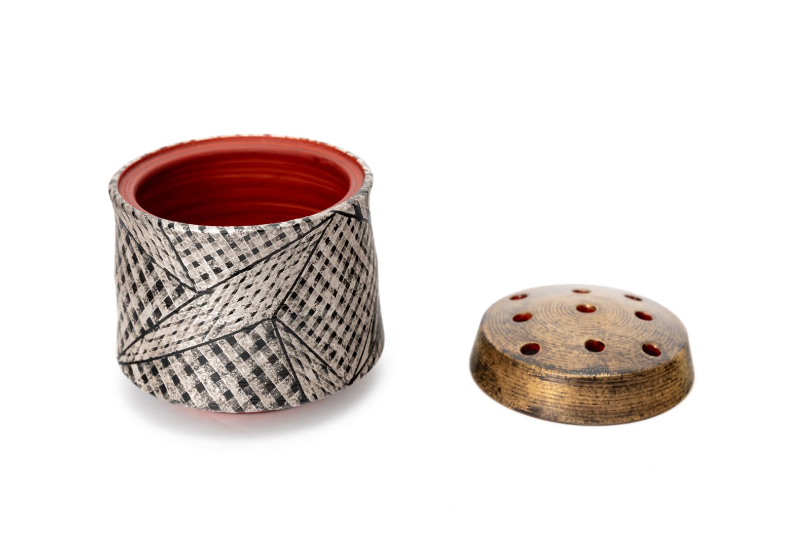 Masahiro Maeda, Incense Burner in Layered Glazes and Overglaze Gold and Silver 色絵金銀彩香炉, 2025
