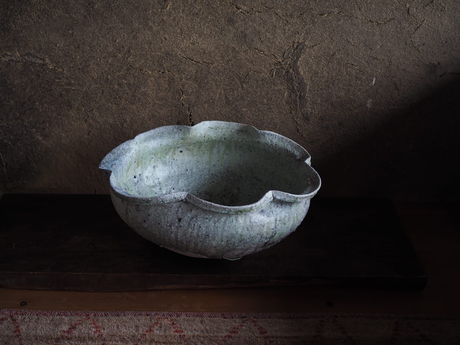 Yui Tsujimura, Natural Ash Glaze Flower-Shaped Large Bowl 自然釉輪花大鉢, 2025