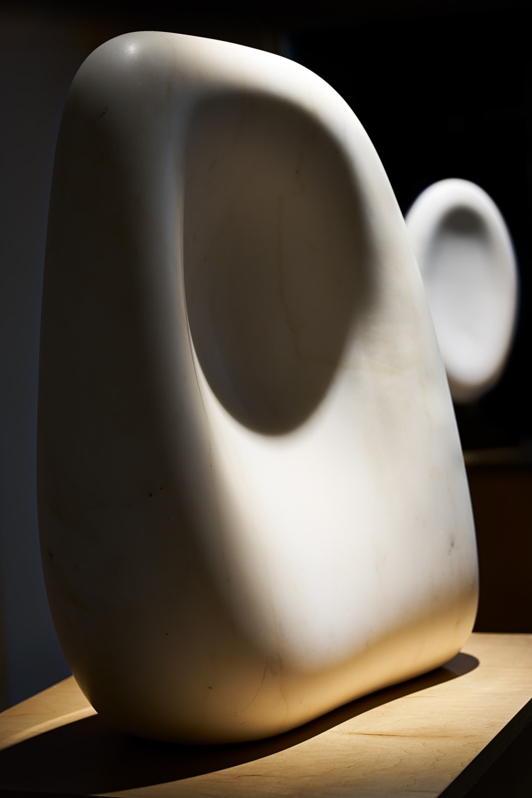 CHIJIN 地人 2017 | Kan Yasuda | white marble sculpture | Japanese fine art + craft | Ippodo Gallery Tokyo New york