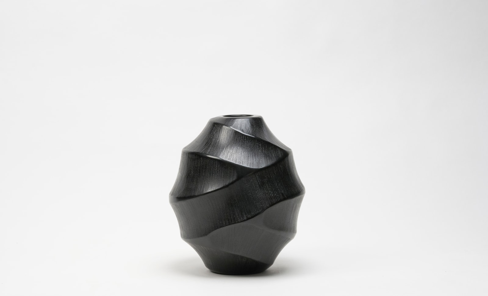 Massimo Micheluzzi, Vaso Nero, 2022