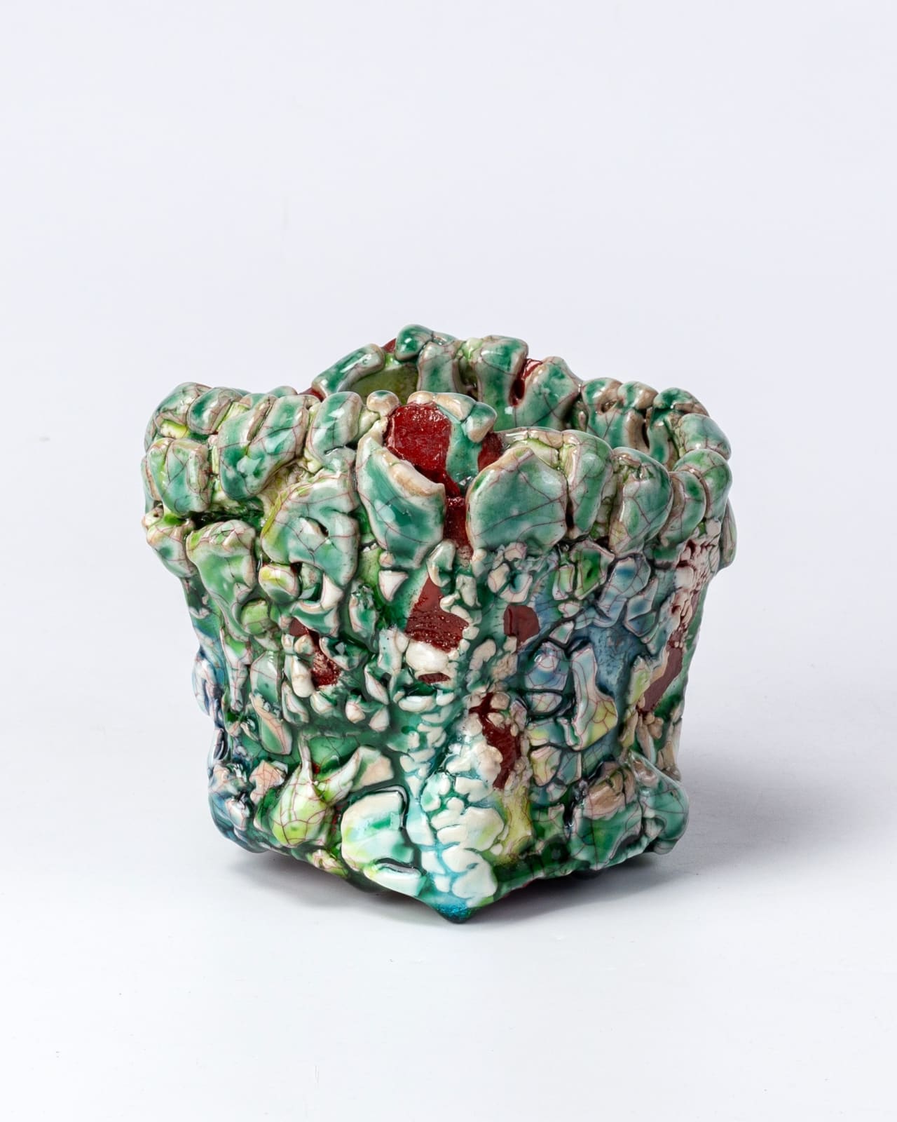 Kodai Ujiie, Oribe Lacquer Tea Bowl - 織部漆朱塗茶盌, 2023