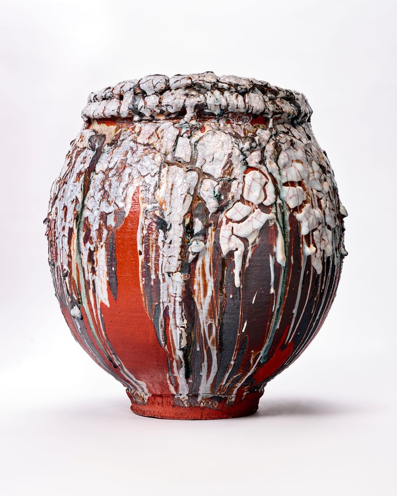 Kodai Ujiie, Nezumi Shino Lacquer Large Jar - 漆貫入彩鼠志野大壺, 2023 | Ippodo  Gallery