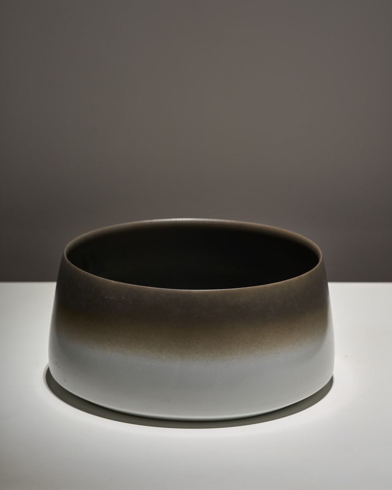 Kiyoko Morioka, Black cylindrical vase - 黒筒型鉢 , 2020