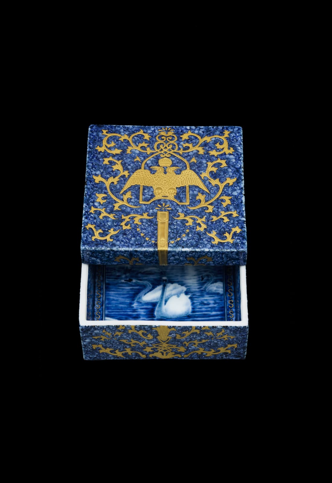 Yuki Hayama, Memory Box: Imperial Gift of an Iznik Blue II