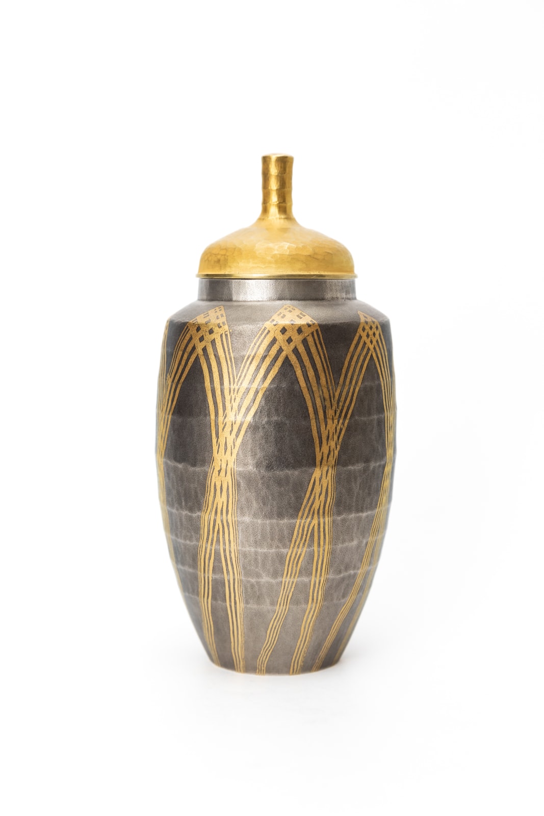Hirotomi Maeda, Lidded Gold and Silver Vessel 金と銀の器, 2022