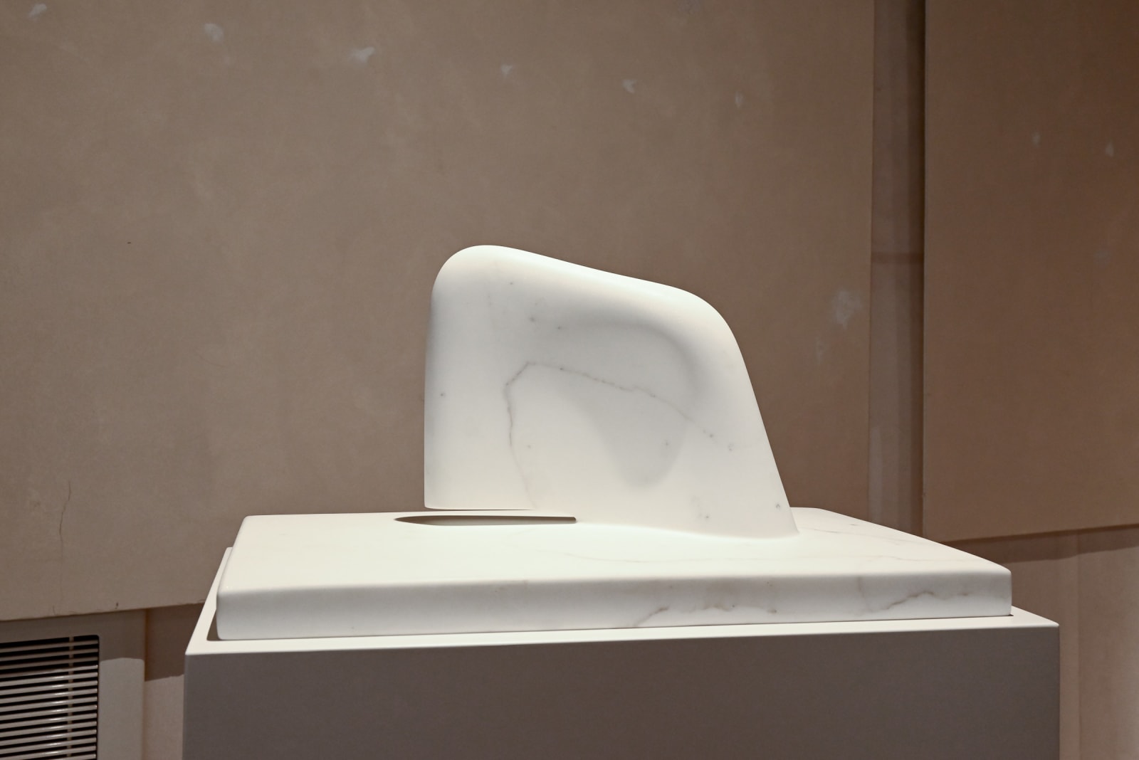 KAISEI 回生 2006 | Kan Yasuda | white marble sculpture | Japanese fine art + craft | Ippodo Gallery Tokyo New york