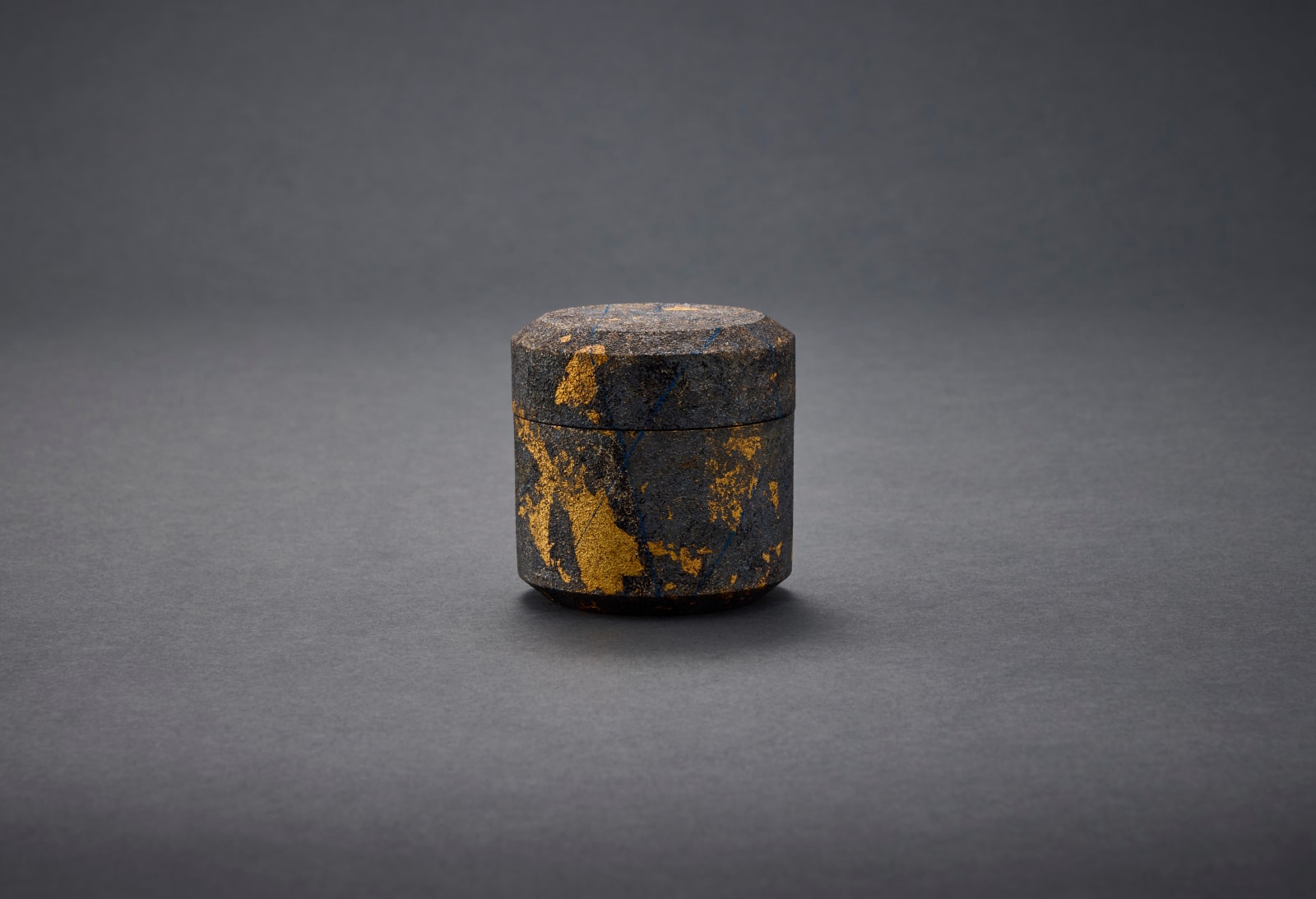 Jihei Murase, Gold and Silver Tea Caddy 金銀彩雪吹, 2024