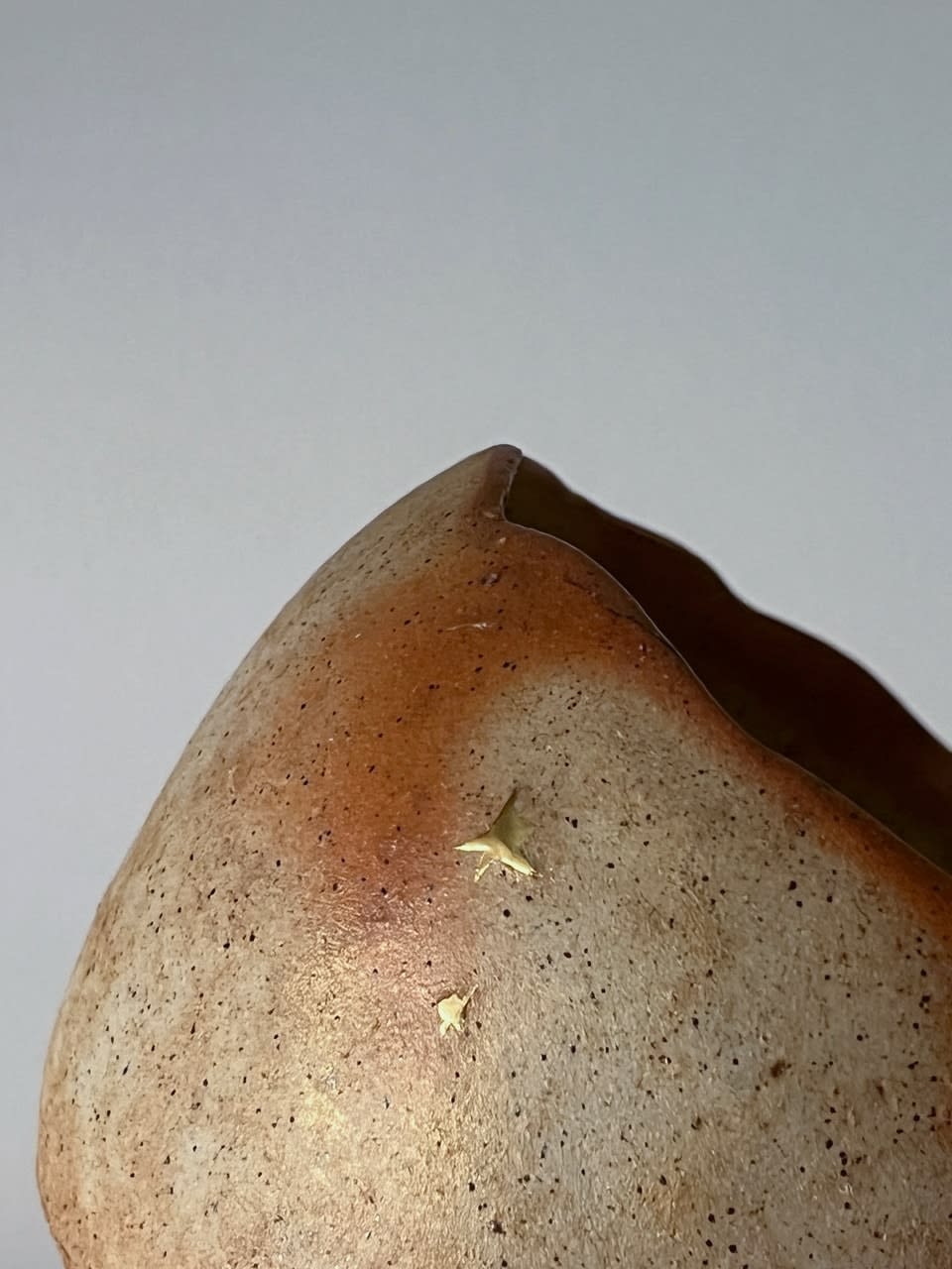 Hiroshi Goseki, (Kintsugi) Hidasuki Tea Bowl - 緋襷茶盌, 2023