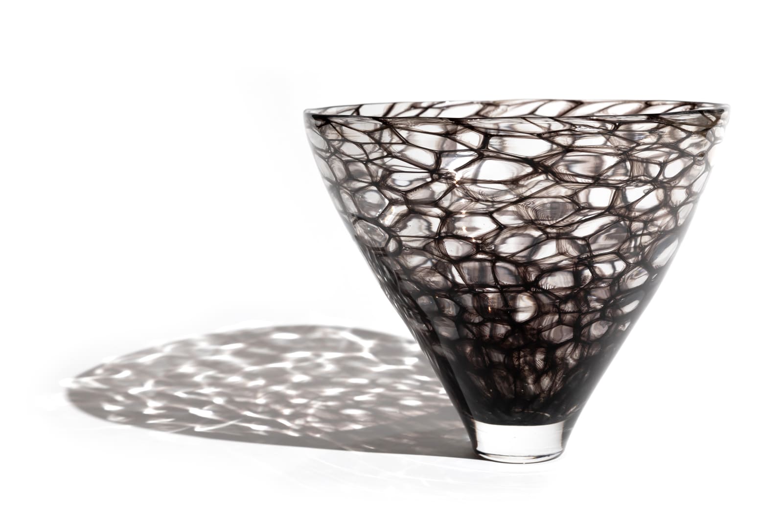 Kota Arinaga, Sumi-Black Netz 墨(鉢型), 2024