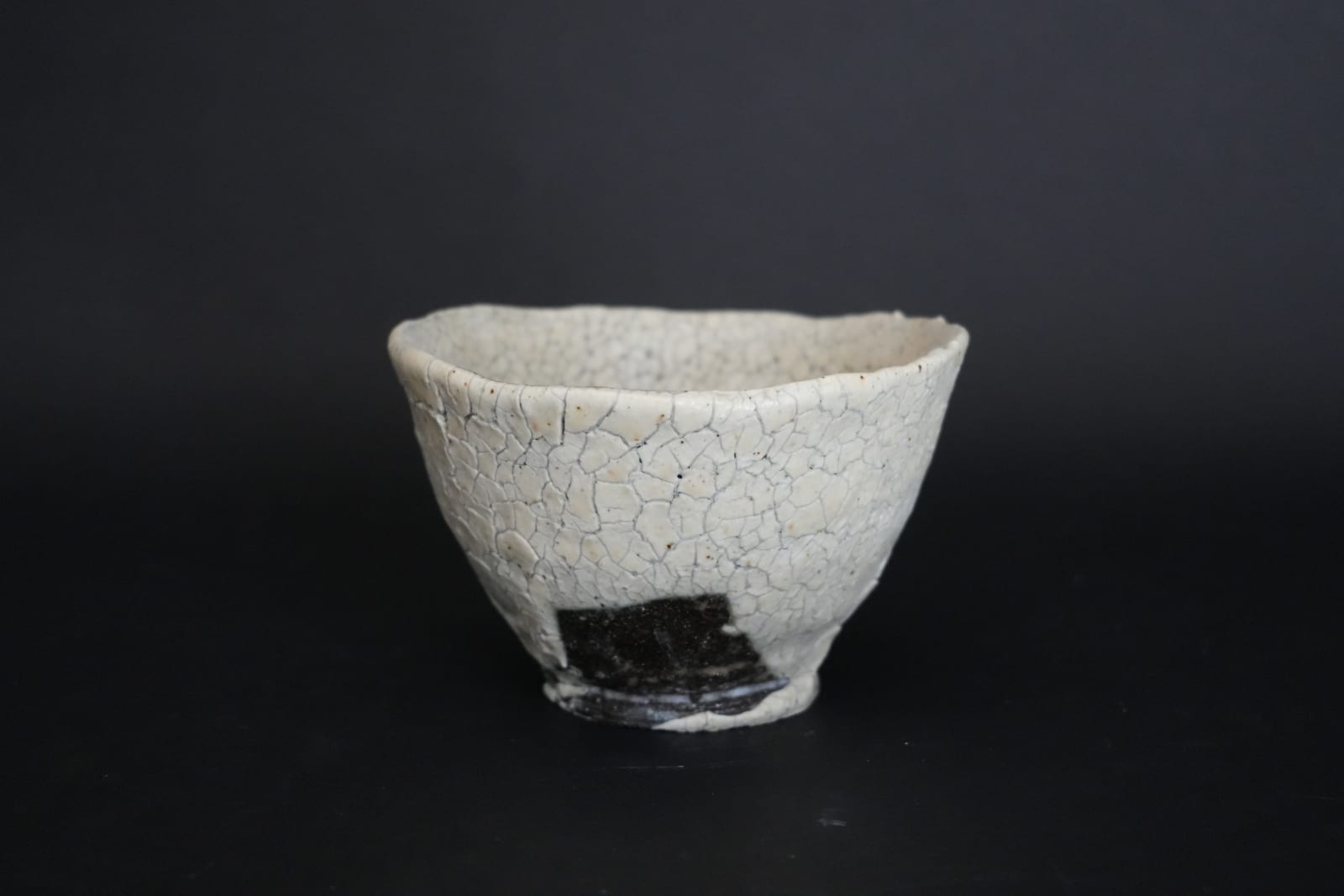 Hiromi Itabashi, Camelia Ash Kohiki Black Clay Tea Bowl 椿灰粉引黒土茶碗, 2008