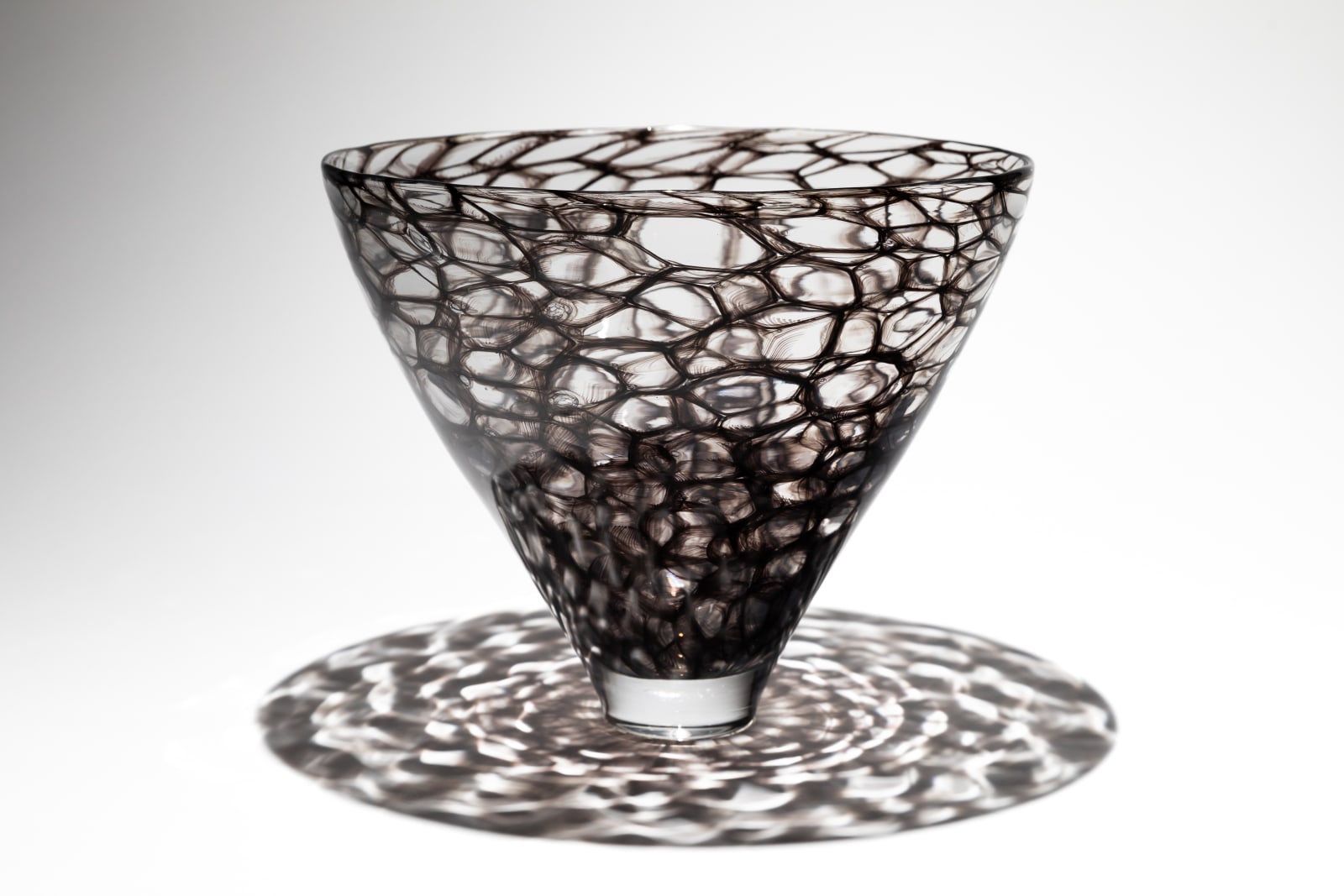 Kota Arinaga, Sumi-Black Netz 墨(鉢型), 2024