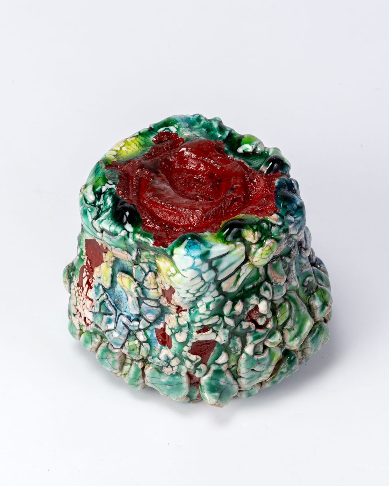 Kodai Ujiie, Oribe Lacquer Tea Bowl - 織部漆朱塗茶盌, 2023
