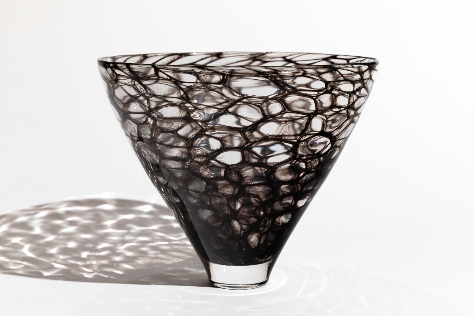 Kota Arinaga, Sumi-Black Netz 墨(鉢型), 2024