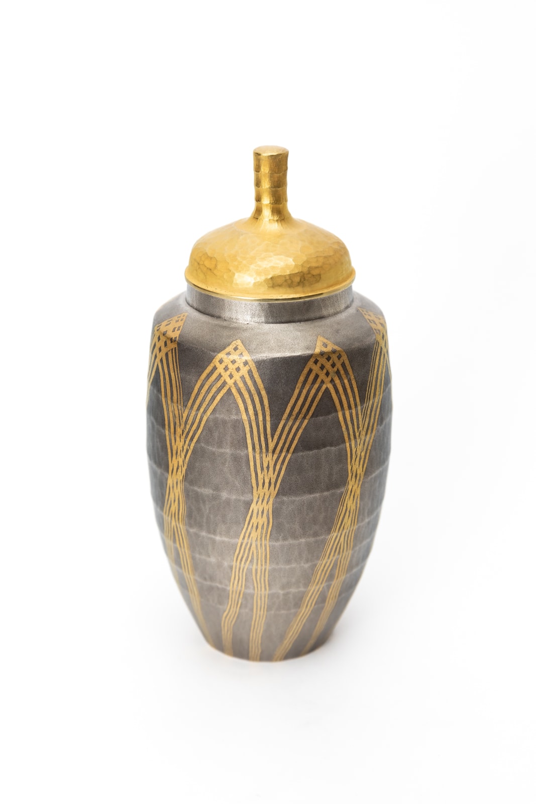 Hirotomi Maeda, Lidded Gold and Silver Vessel 金と銀の器, 2022