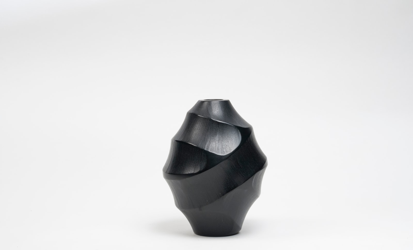 Massimo Micheluzzi, Vaso Nero, 2023