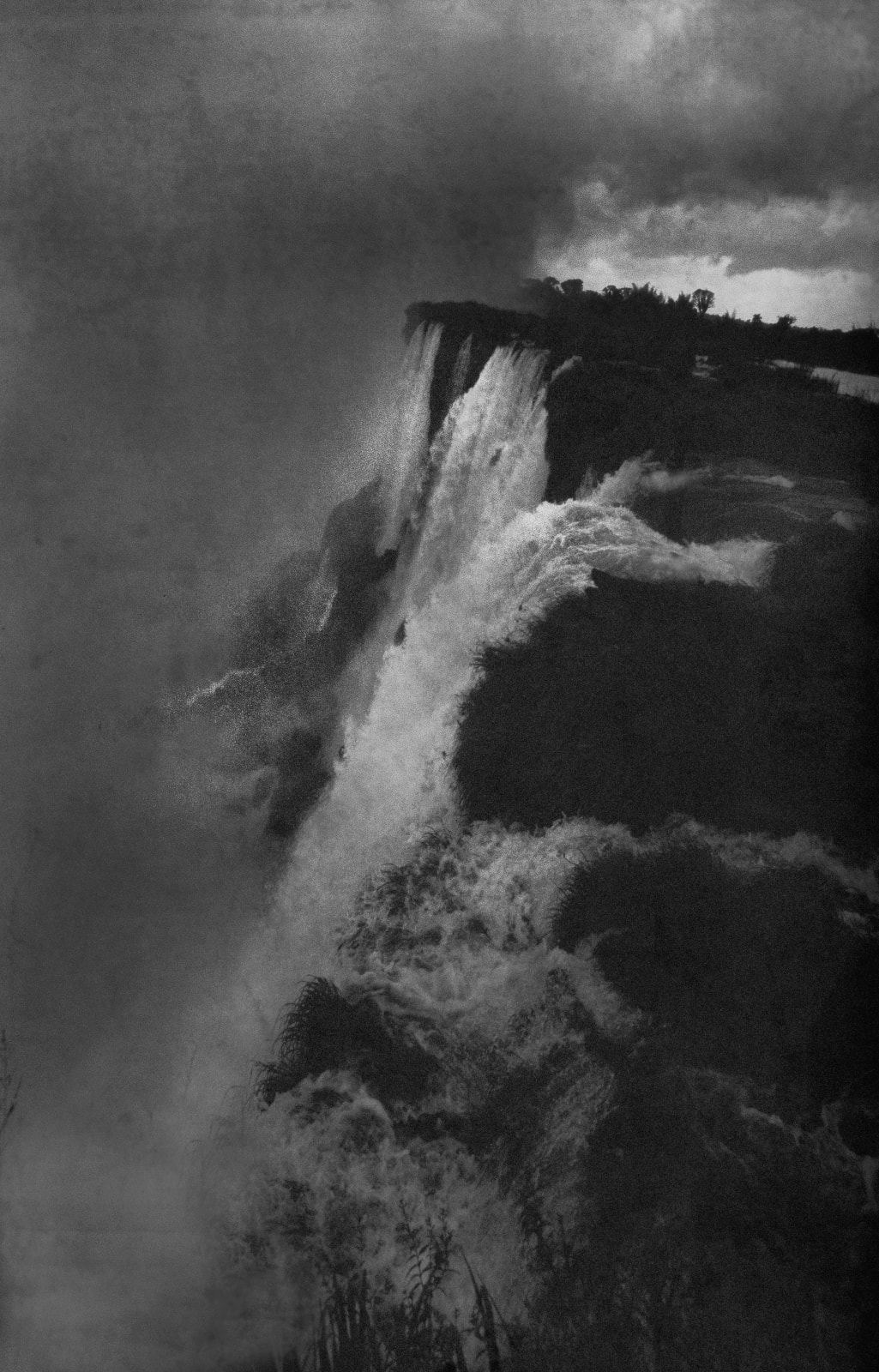Kenji Wakasugi, Waterfalls in the Mist (Argentina Iguazu Falls), 2015