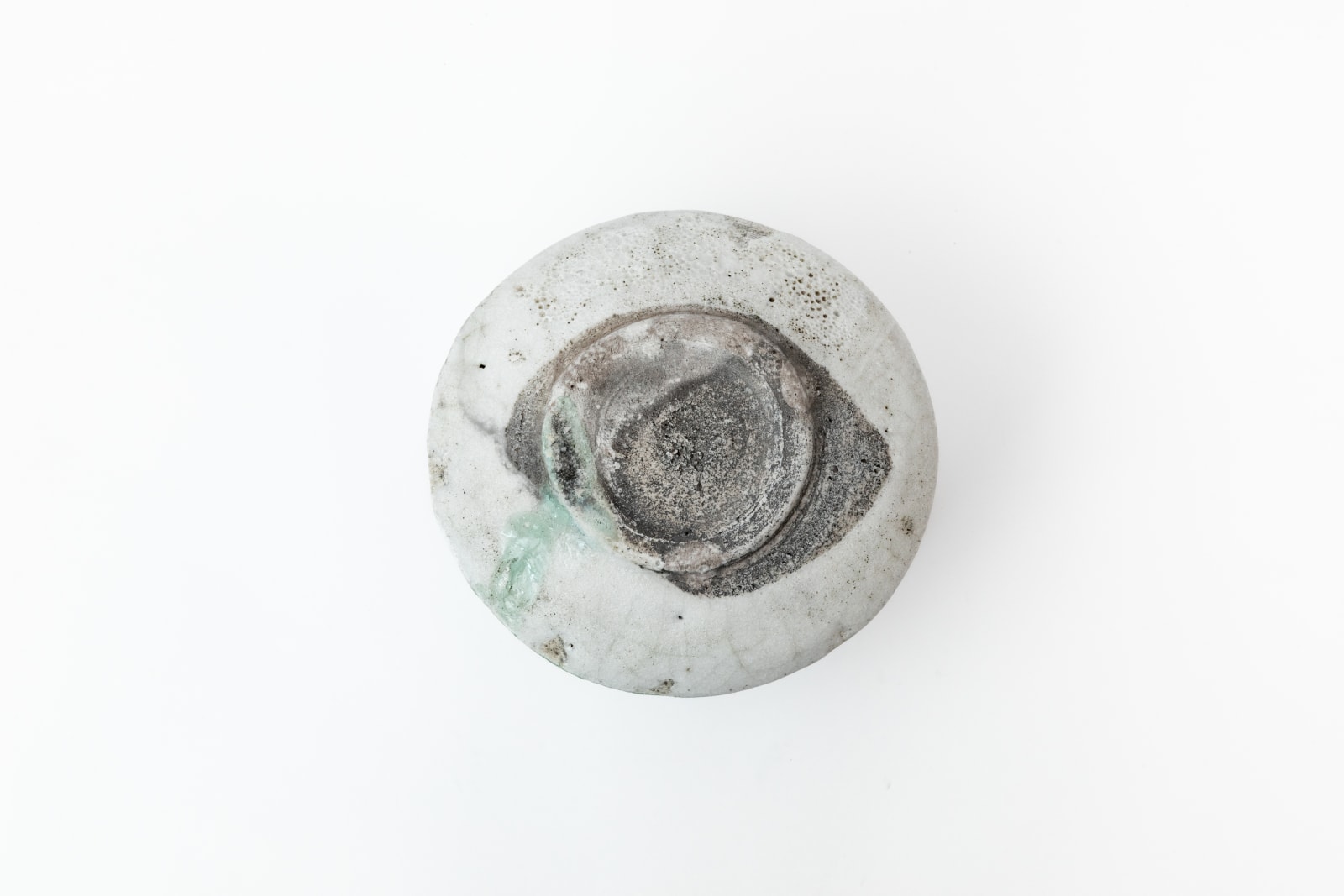 Yui Tsujimura, White Shino Tea Bowl - 白志野筒茶盌 | Ippodo Gallery