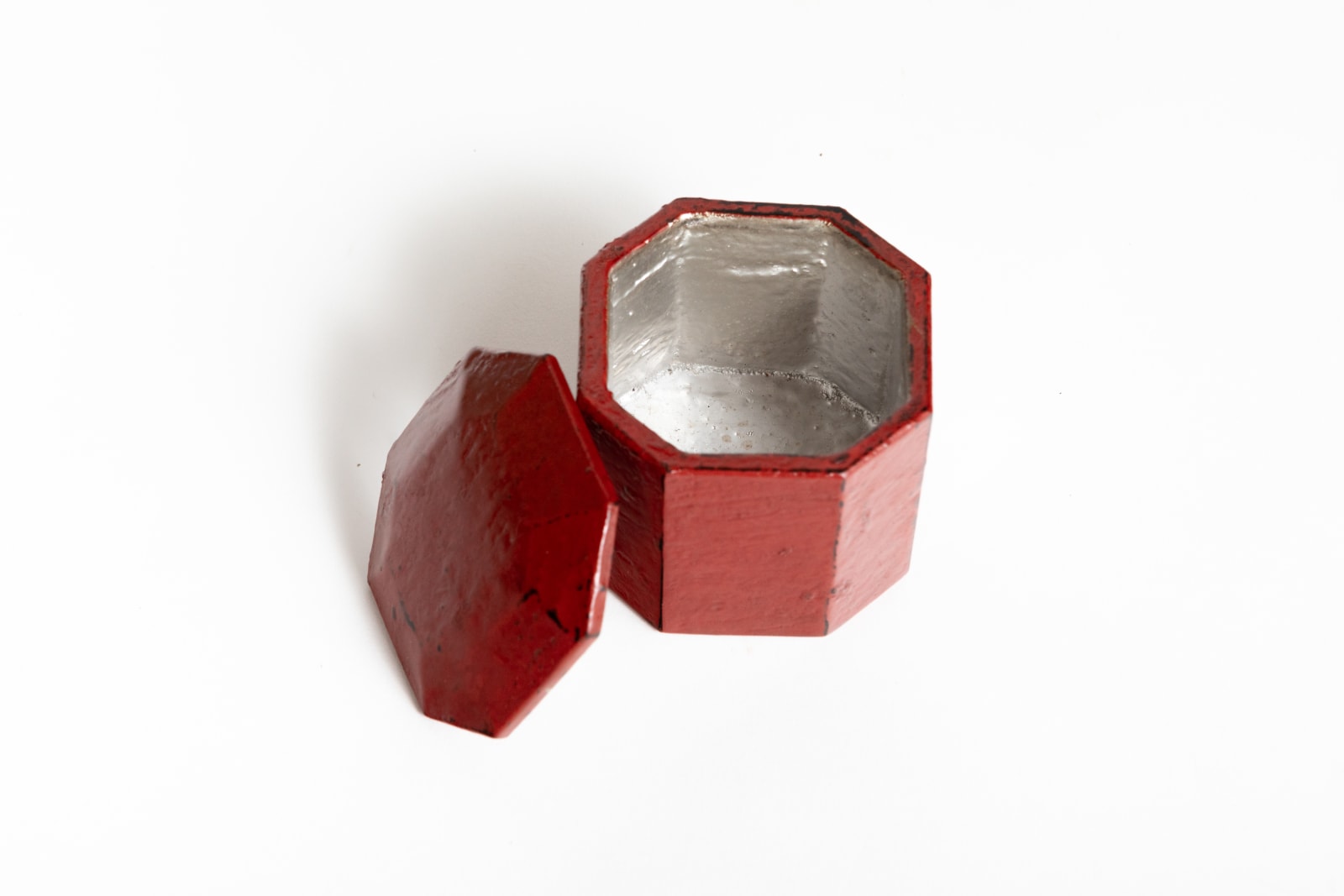 Tohru Matsuzaki, Vermillion lacquer tea caddy , 2021