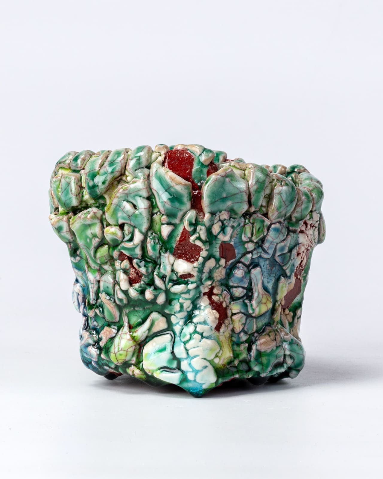 Kodai Ujiie, Oribe Lacquer Tea Bowl - 織部漆朱塗茶盌, 2023