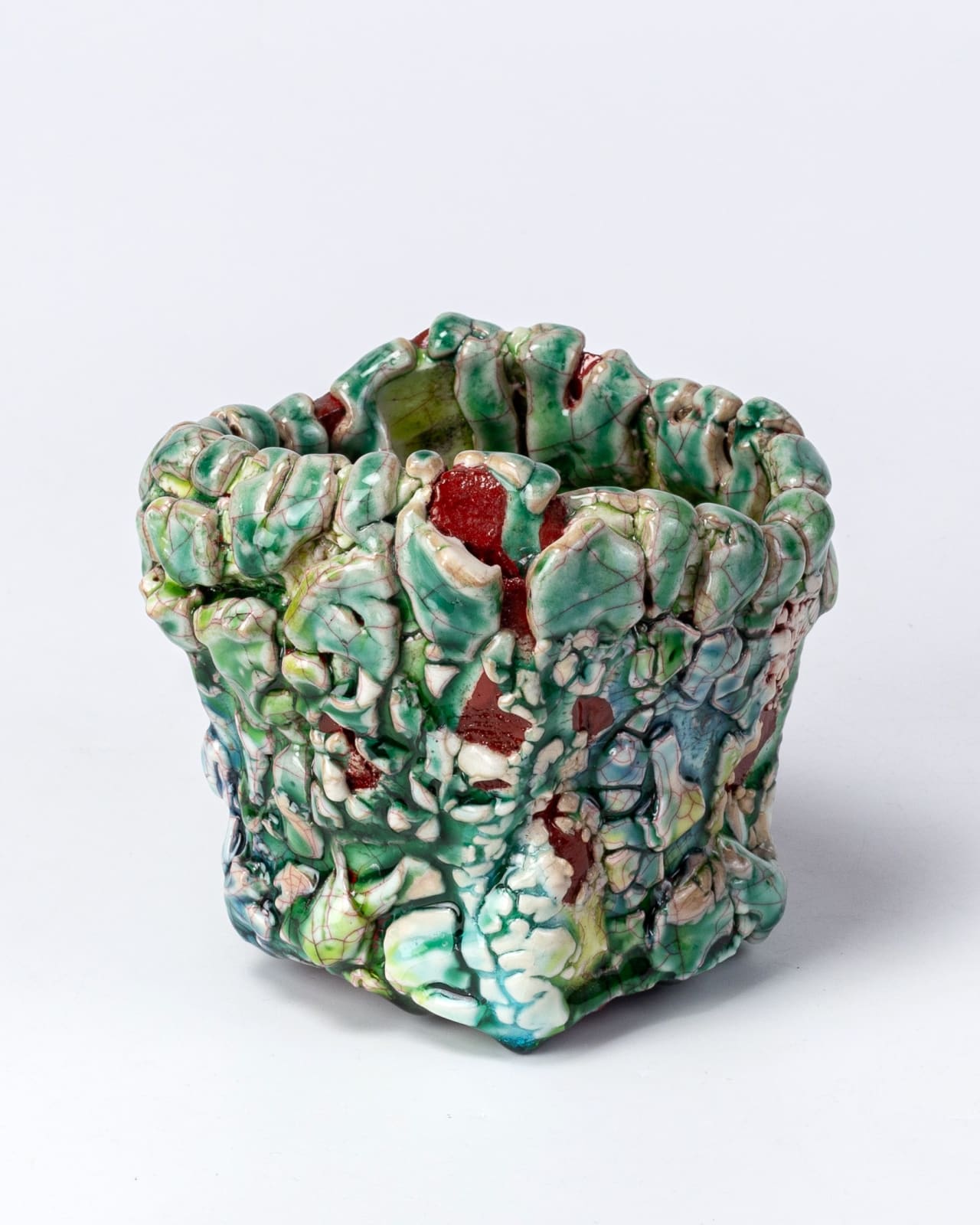 Kodai Ujiie, Oribe Lacquer Tea Bowl - 織部漆朱塗茶盌, 2023