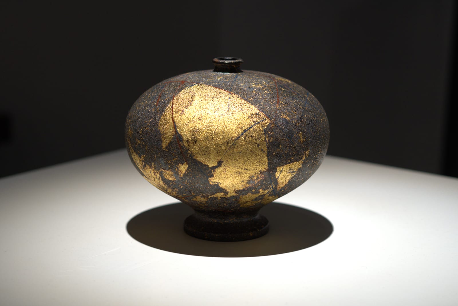 Jihei Murase, Gold and Silver Flower Vase 金銀彩瓶子, 2024