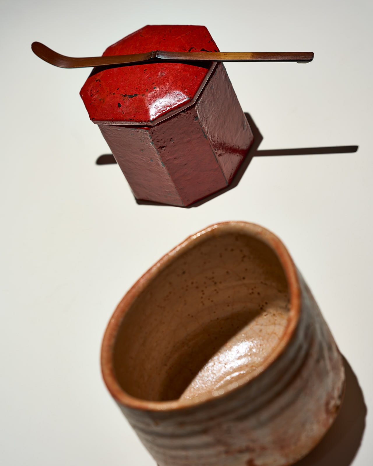 Tohru Matsuzaki, Vermillion lacquer tea caddy , 2021