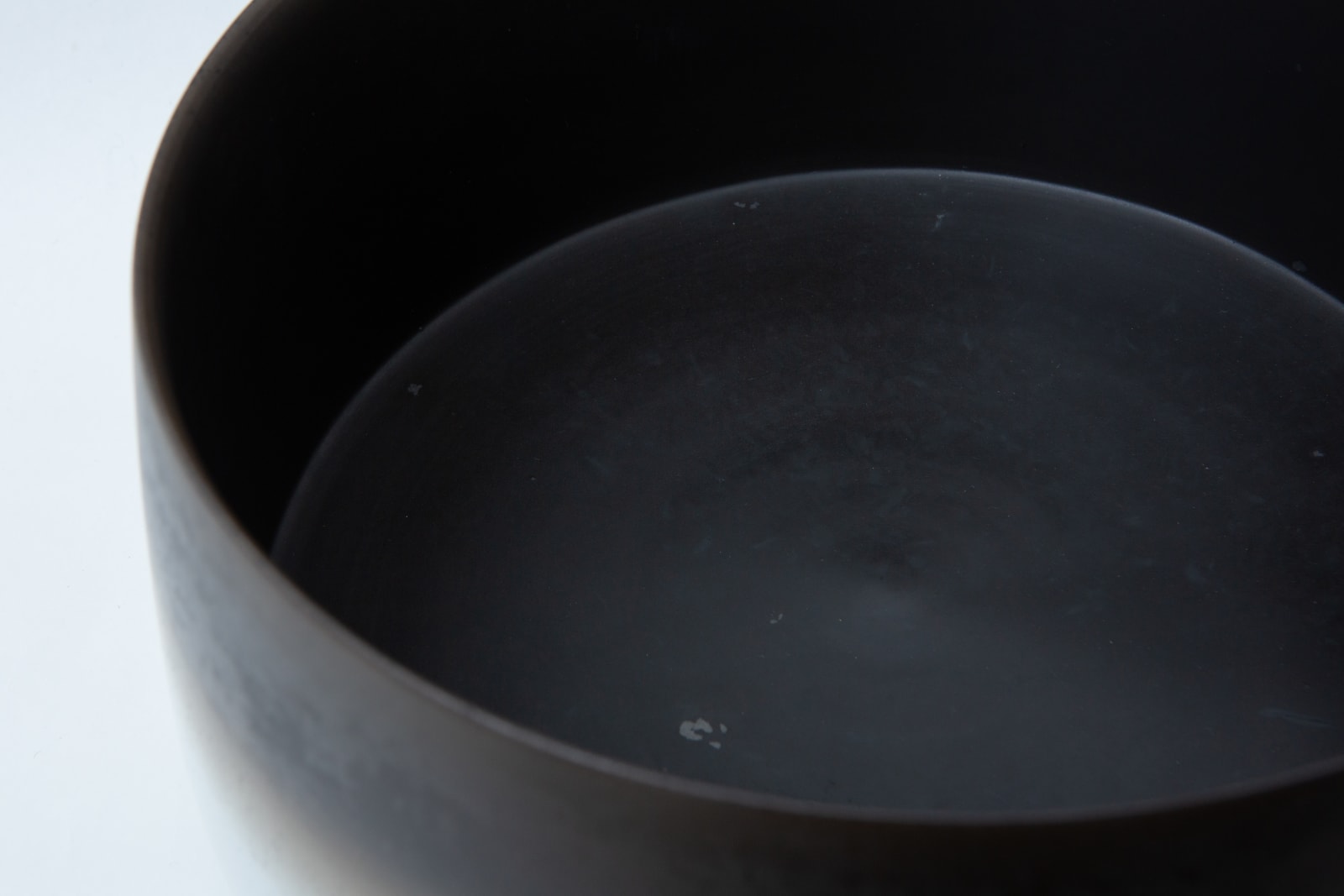 Kiyoko Morioka, Black cylindrical vase - 黒筒型鉢 , 2020