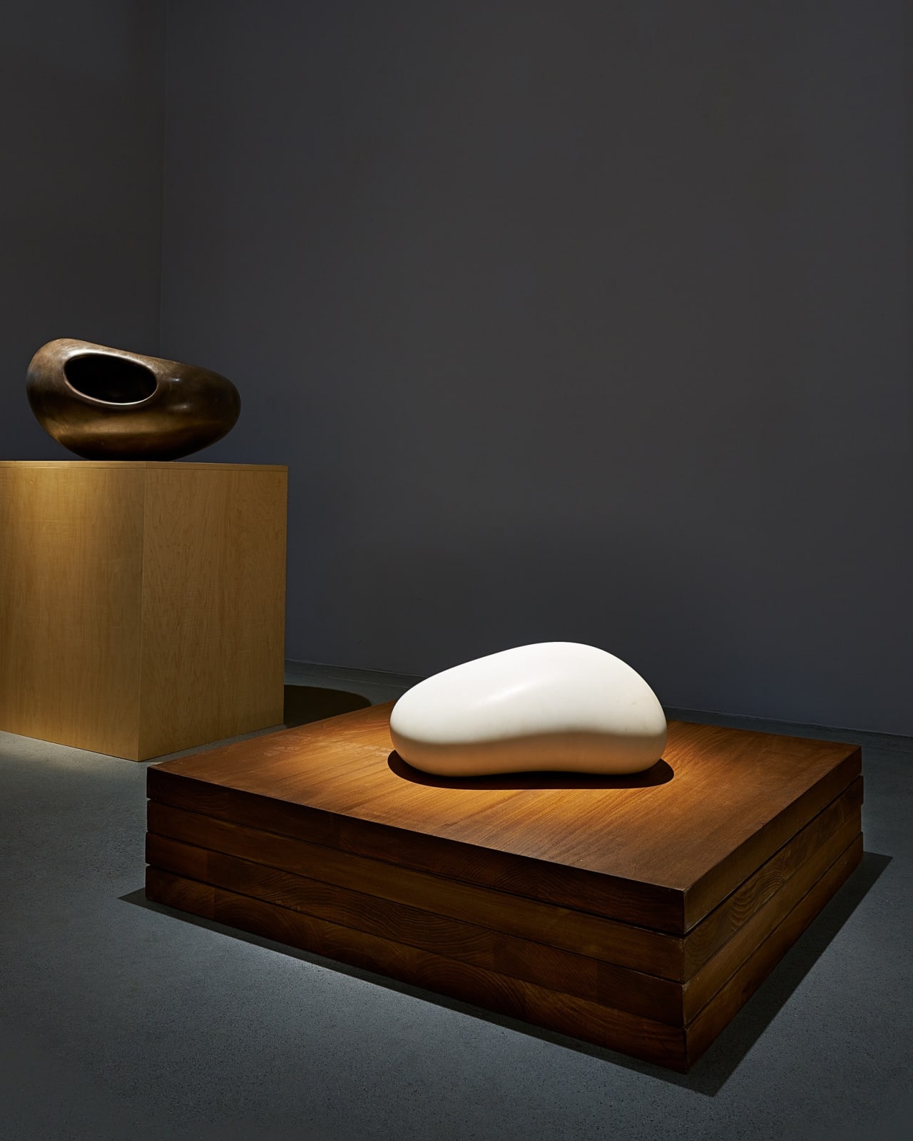 Ishinki - 意心帰 | Kan Yasuda | white marble sculpture | Japanese fine art + craft | Ippodo Gallery Tokyo New york