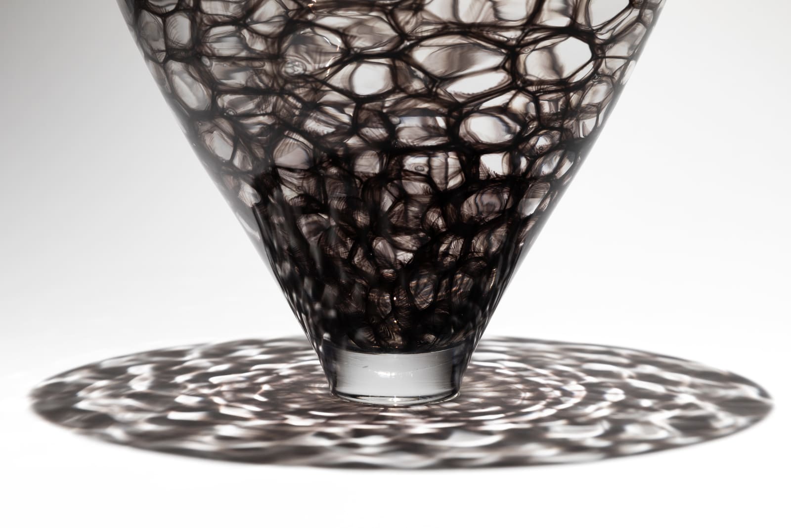 Kota Arinaga, Sumi-Black Netz 墨(鉢型), 2024