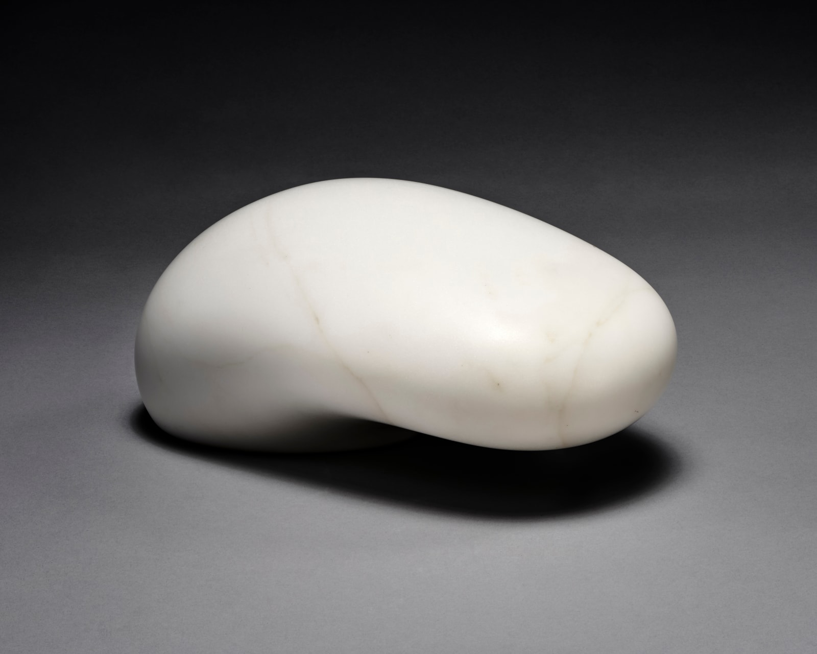Ishinki - 意心帰 | Kan Yasuda | white marble sculpture | Japanese fine art + craft | Ippodo Gallery Tokyo New york